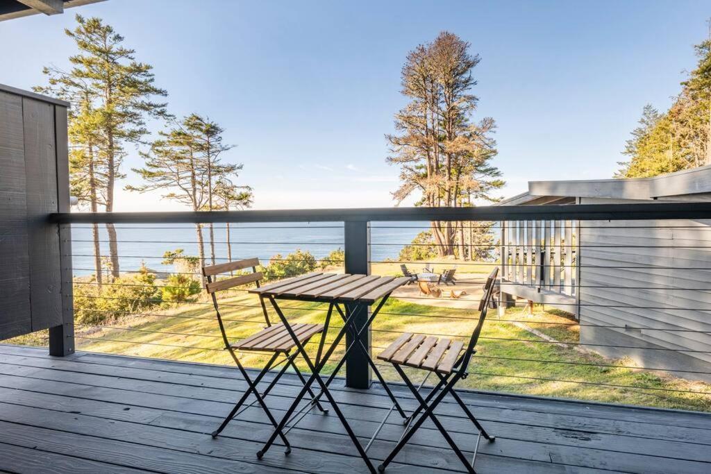 Driftwood Lodge ~ 5 Bedroom / 7 Bath ~ 30-Acre Private Estate On Hwy 1 ~ Hot Tub ~ Oceanview ~ Reunions & Retreats Walsh Landing Exterior foto