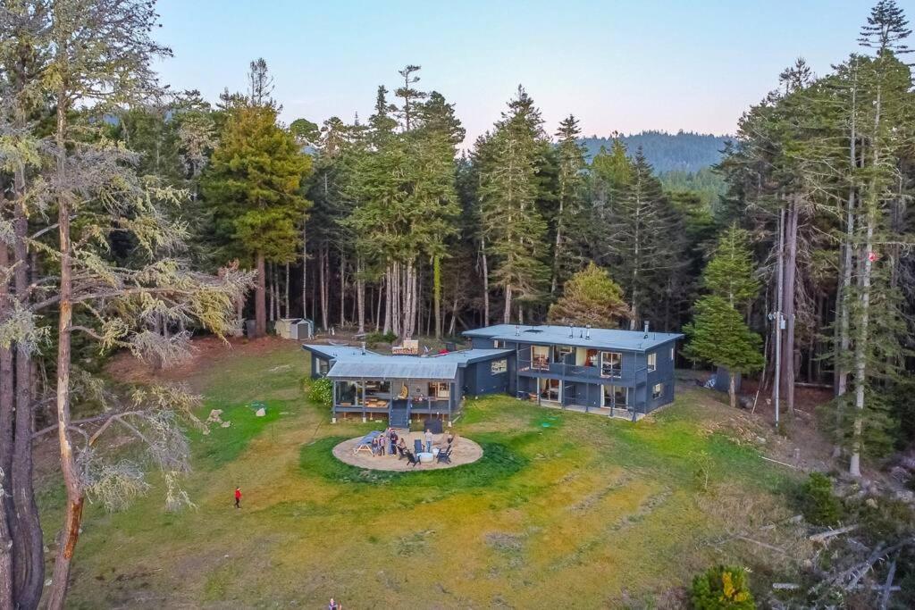 Driftwood Lodge ~ 5 Bedroom / 7 Bath ~ 30-Acre Private Estate On Hwy 1 ~ Hot Tub ~ Oceanview ~ Reunions & Retreats Walsh Landing Exterior foto
