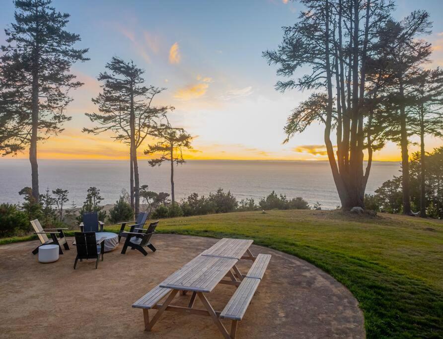 Driftwood Lodge ~ 5 Bedroom / 7 Bath ~ 30-Acre Private Estate On Hwy 1 ~ Hot Tub ~ Oceanview ~ Reunions & Retreats Walsh Landing Exterior foto