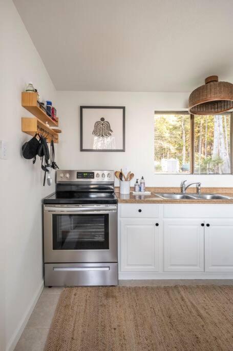Driftwood Lodge ~ 5 Bedroom / 7 Bath ~ 30-Acre Private Estate On Hwy 1 ~ Hot Tub ~ Oceanview ~ Reunions & Retreats Walsh Landing Exterior foto