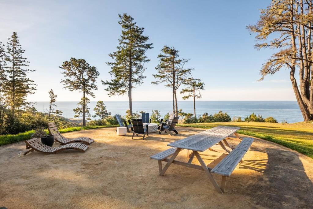 Driftwood Lodge ~ 5 Bedroom / 7 Bath ~ 30-Acre Private Estate On Hwy 1 ~ Hot Tub ~ Oceanview ~ Reunions & Retreats Walsh Landing Exterior foto