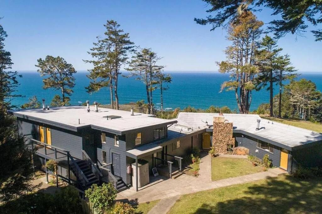 Driftwood Lodge ~ 5 Bedroom / 7 Bath ~ 30-Acre Private Estate On Hwy 1 ~ Hot Tub ~ Oceanview ~ Reunions & Retreats Walsh Landing Exterior foto